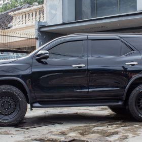 Toyota Fortuner Black Rhino Barrage Ring 18