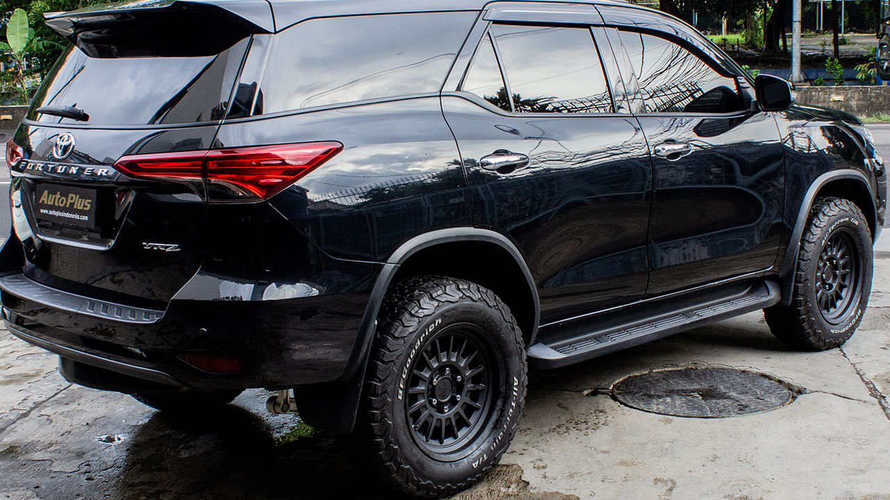 Toyota Fortuner Black Rhino Barrage Ring 18 (2)