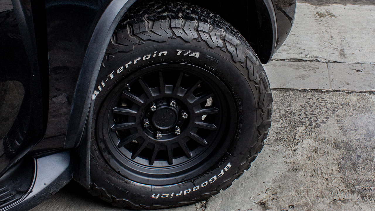 Toyota Fortuner Black Rhino Barrage Ring 18 (3)