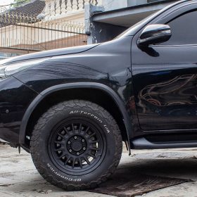 Toyota Fortuner Black Rhino Barrage Ring 18 (4)