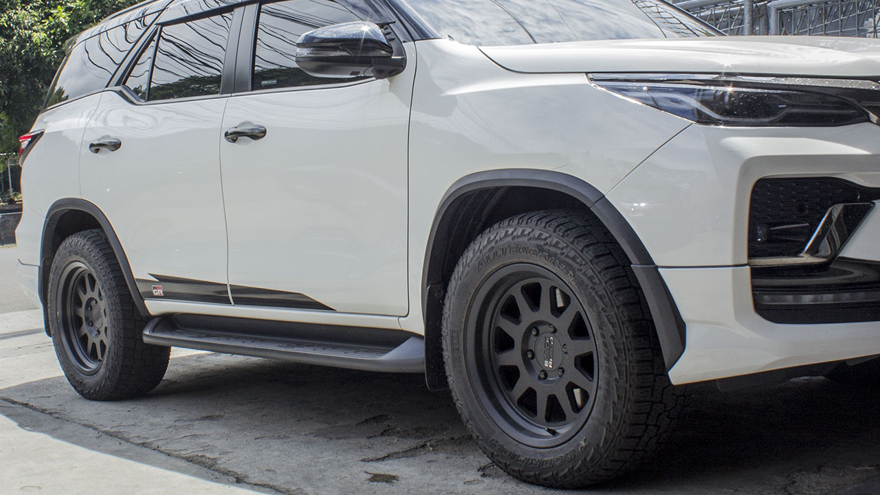 Toyota Fortuner Black Rhino Stadium Ring 18 (3)
