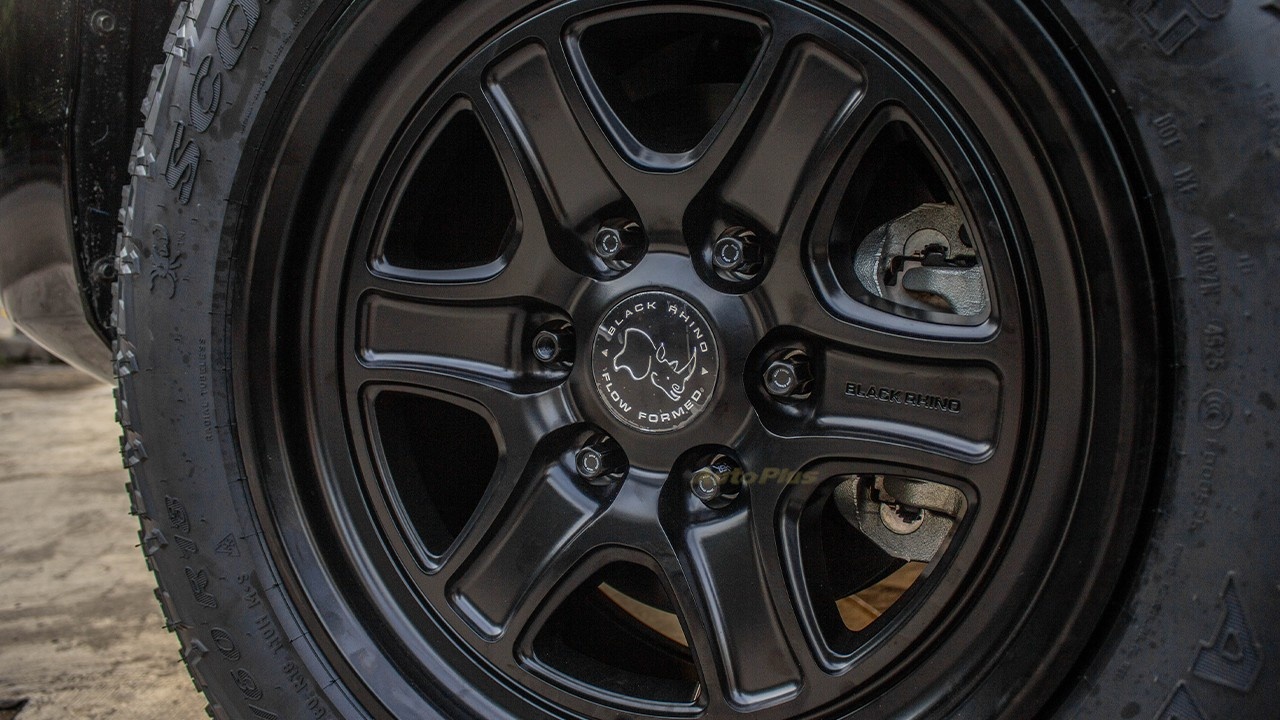 Pajero Black Rhino Echo (4)